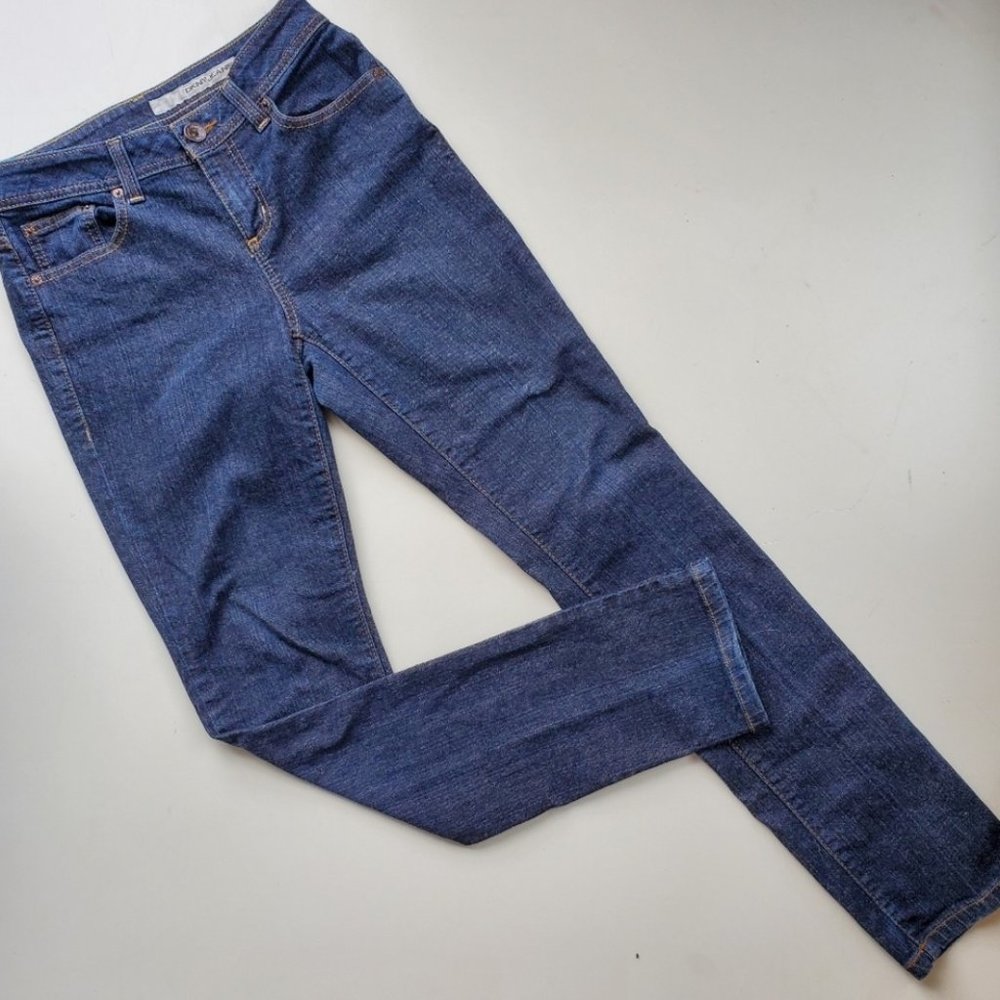 DKNY straight leg medium to dark wash 4x30 tall straight jeans